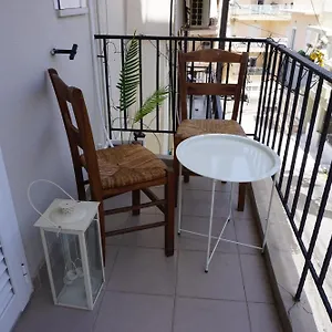 https://maras-cozy-city-apt.rethymnohotels.net